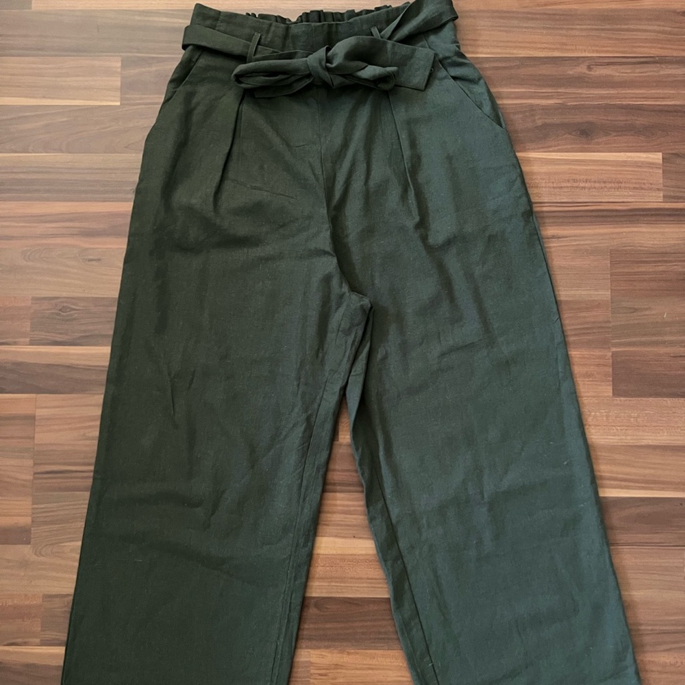 Brand NEW! Women’s high waisted wide leg capri pants